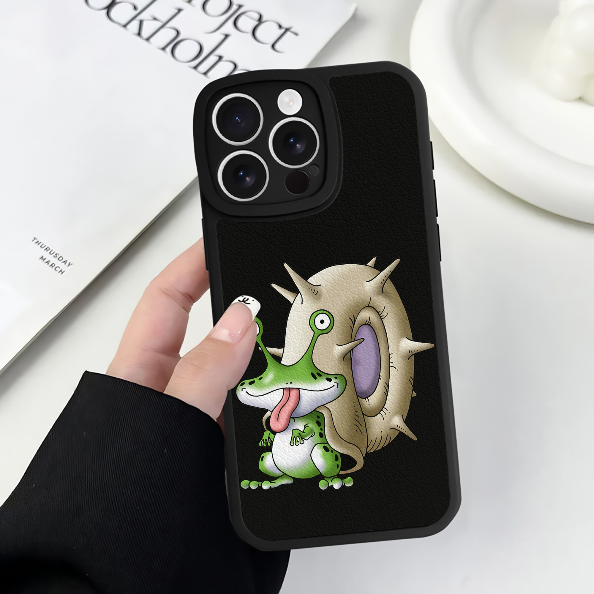 （画像用） ドラゴンクエスト Doragon Kuesuto Dragon Quest 【iPhone 16シリーズ対応】シリコンスマホケース（レザー調） 材質：シリコン